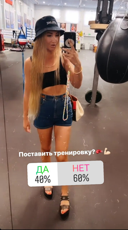 Спортивная Бабенка С Шикарным Телом Тренируется