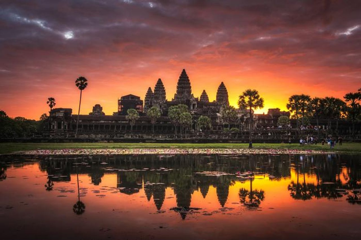 Angkor Wat saat sunrise di Siem Reap