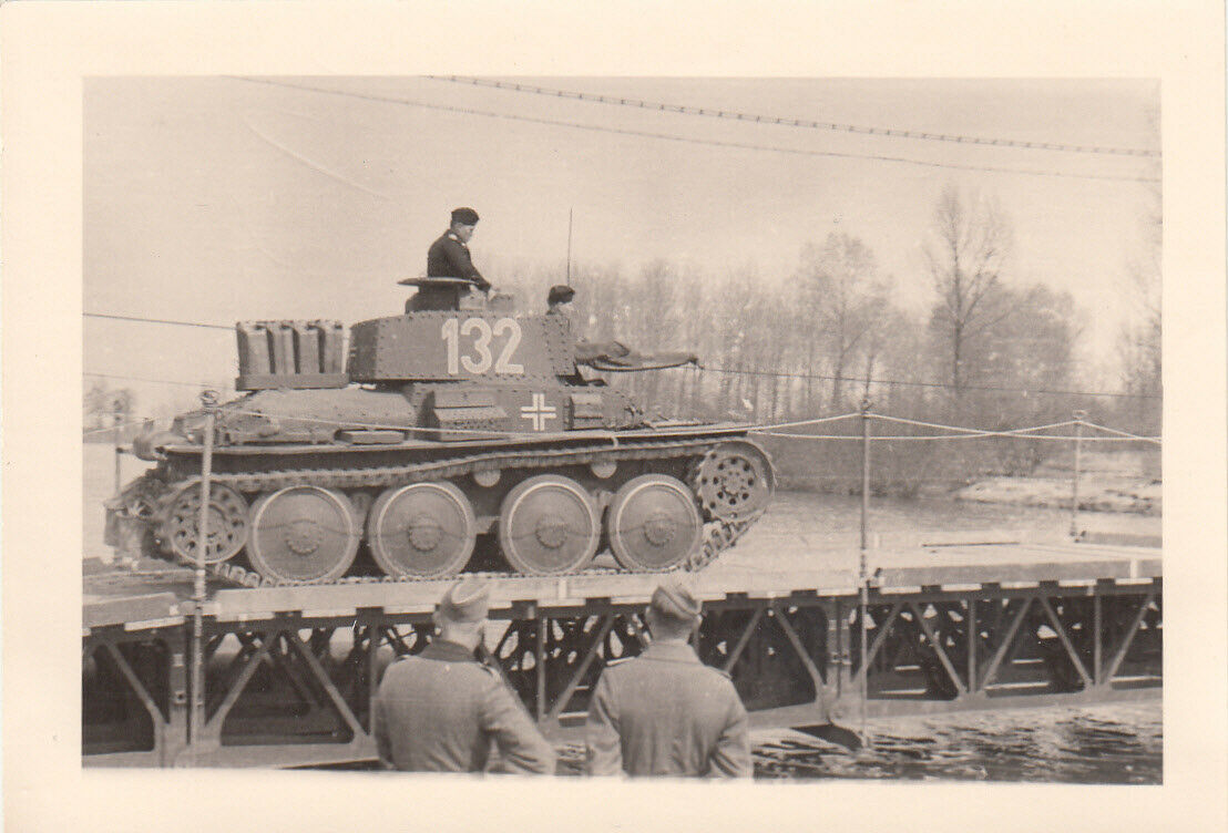 Deutscher Kampfpanzer Panzerkampfwagen 38(t) mit Kennung – Vormarsch Ostfront