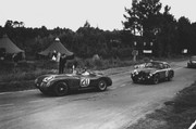 24 HEURES DU MANS YEAR BY YEAR PART ONE 1923-1969 - Page 24 51lm20-C-Type-Peter-Walker-Peter-Whitehead-25