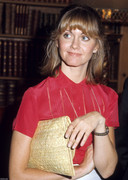 Olivia-Newton-Johnon-mc12