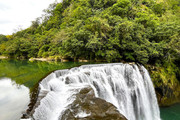 到十分瀑布可欣賞壯闊的自然景觀 感受山林間的春意盎然 寓意 好運奔流不息 福旺喜迎新春 (圖為十分瀑布資料照)