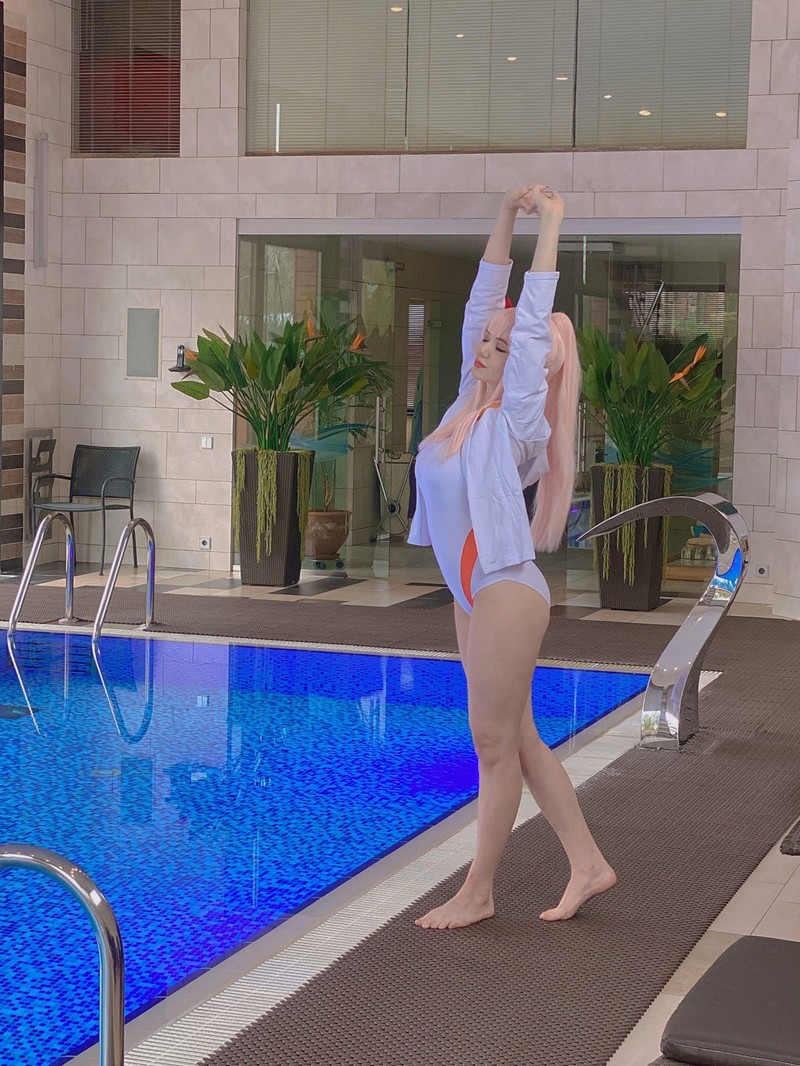 Alina Becker 02 Zero Two Cosplay Darling in the Franxx 泳池主题写真【47P-56.8M】插图3