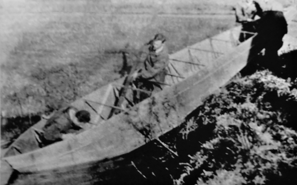 29 Proba szczelności kadłuba łodzi (staw przy zakładach PZL)