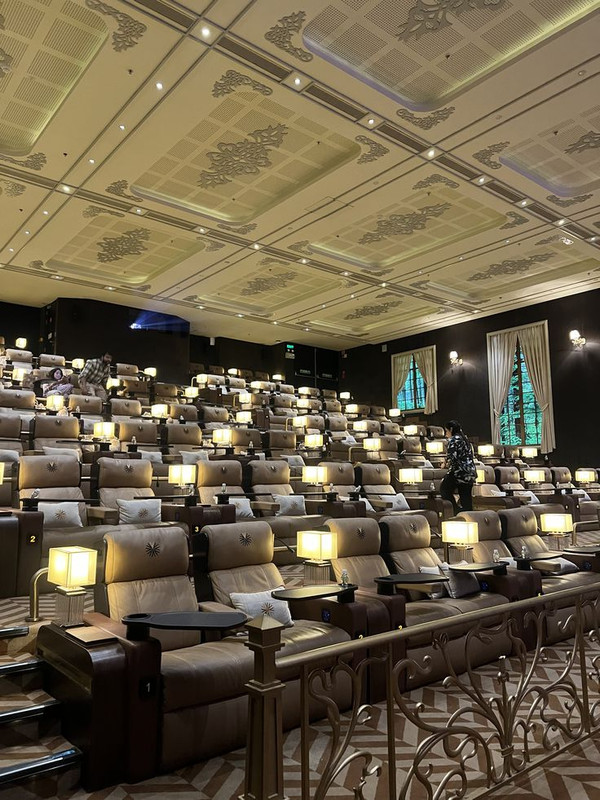 Phòng trưng bày, chiếu điểm sản phẩm