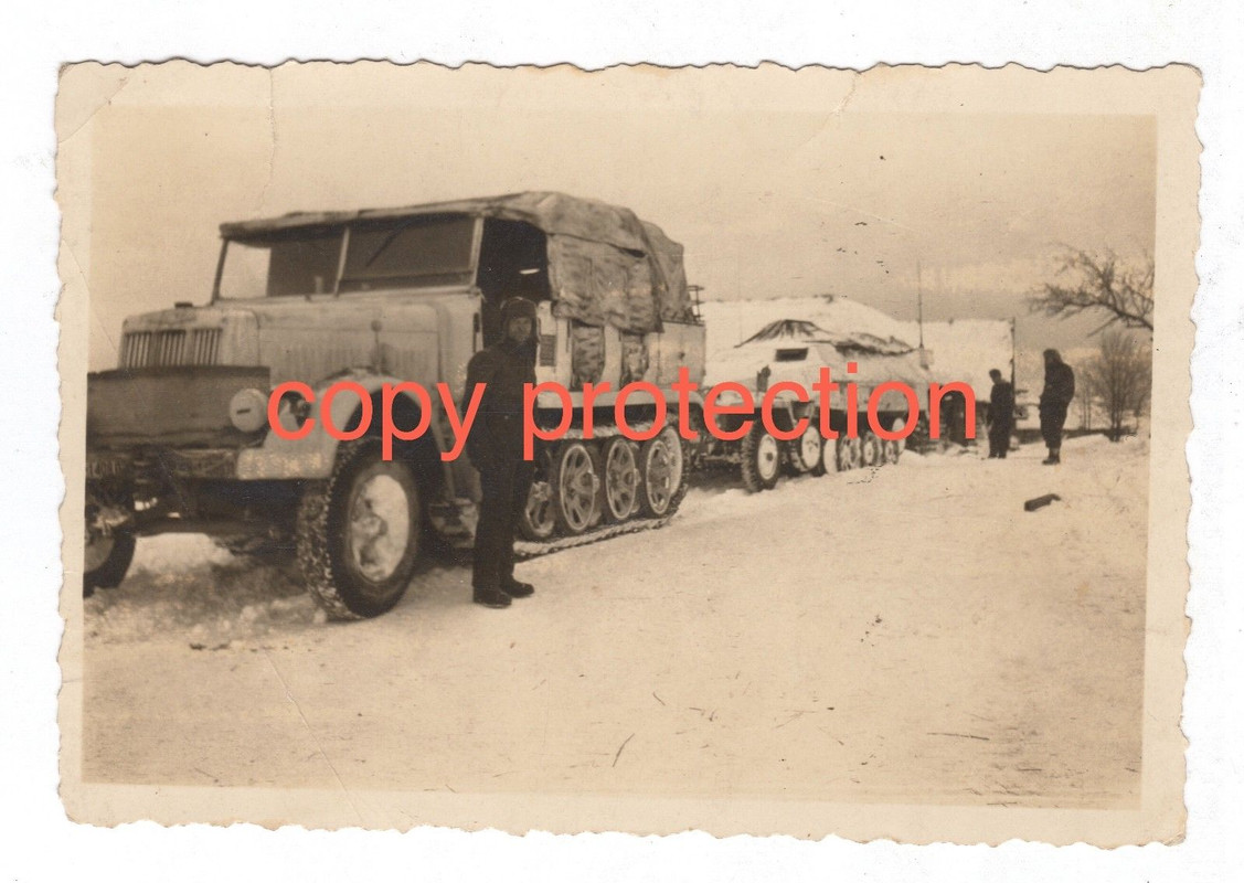 Orig. Foto HALBKETTENFAHRZEUG 8to SdKfz 251D Funk Winterkampf WH