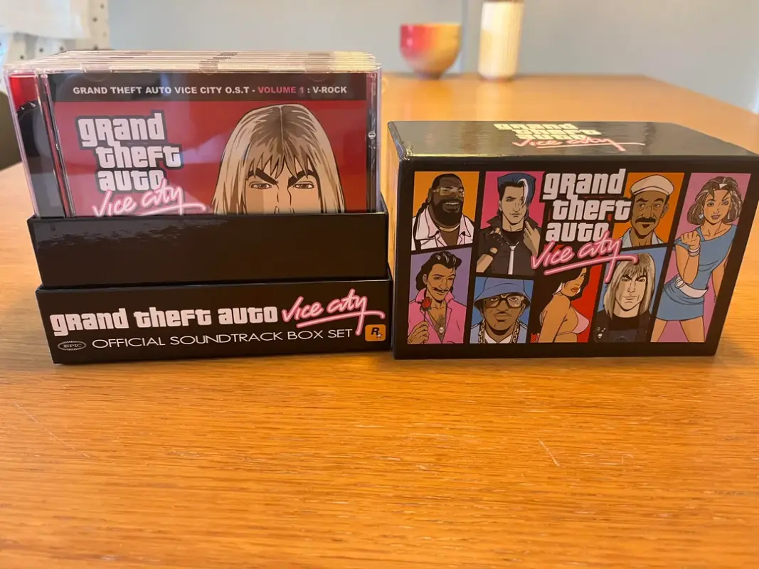gta-vice-city-soundtrack-box-including-special-cheatcodes-v0-78kve0nbk7791.webp