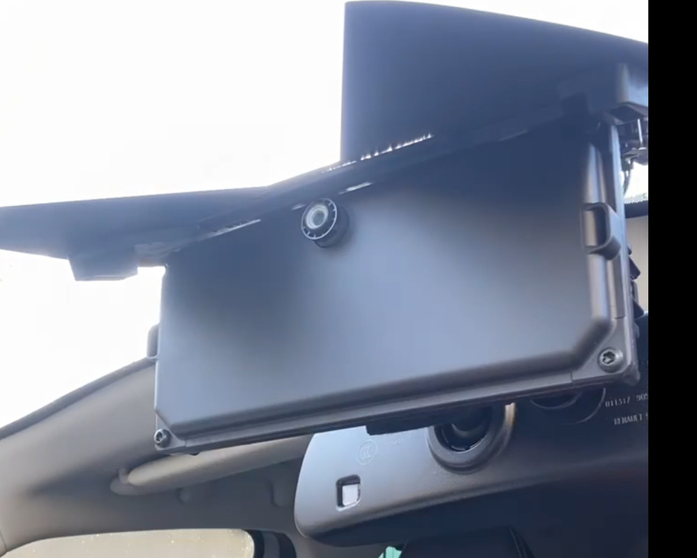 ECAFB1D4-4D91-4321-A089-9301FA6FDEAD