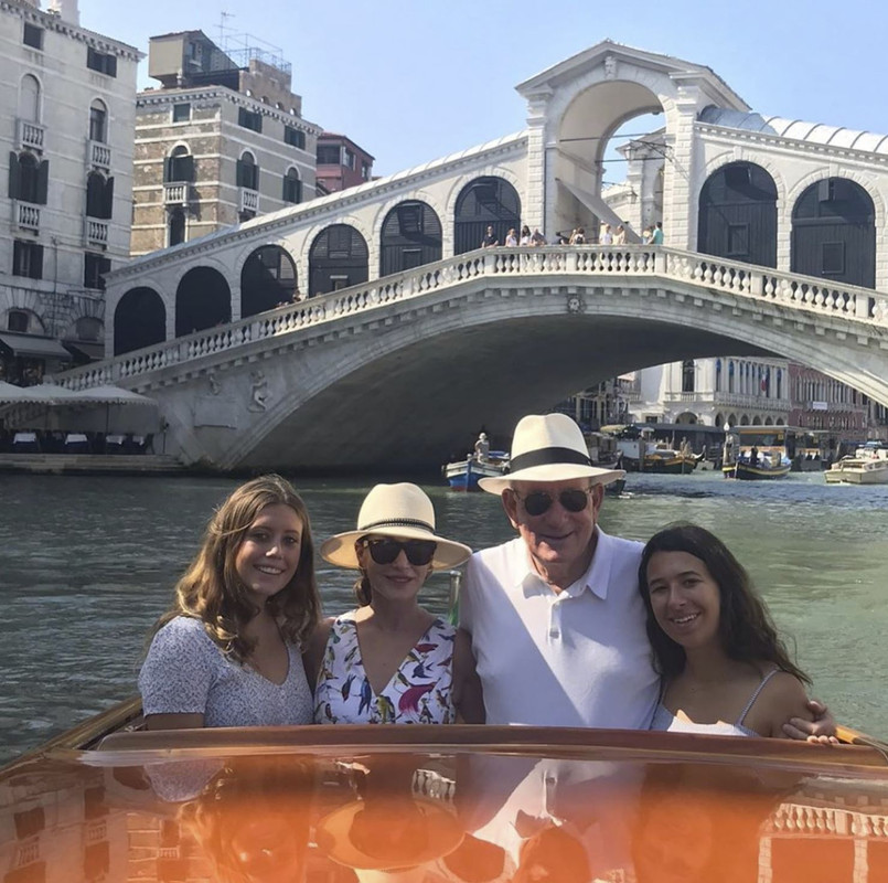 Bruce Karatz with his wife Lilly Tartikoff and their children on vacation in Italy