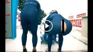 Леди гага порвала шорты. Леди гага лопнули штаны. Американ айдол порвалось платье. Lady gaga live. Леди гага в кожаных штанах.