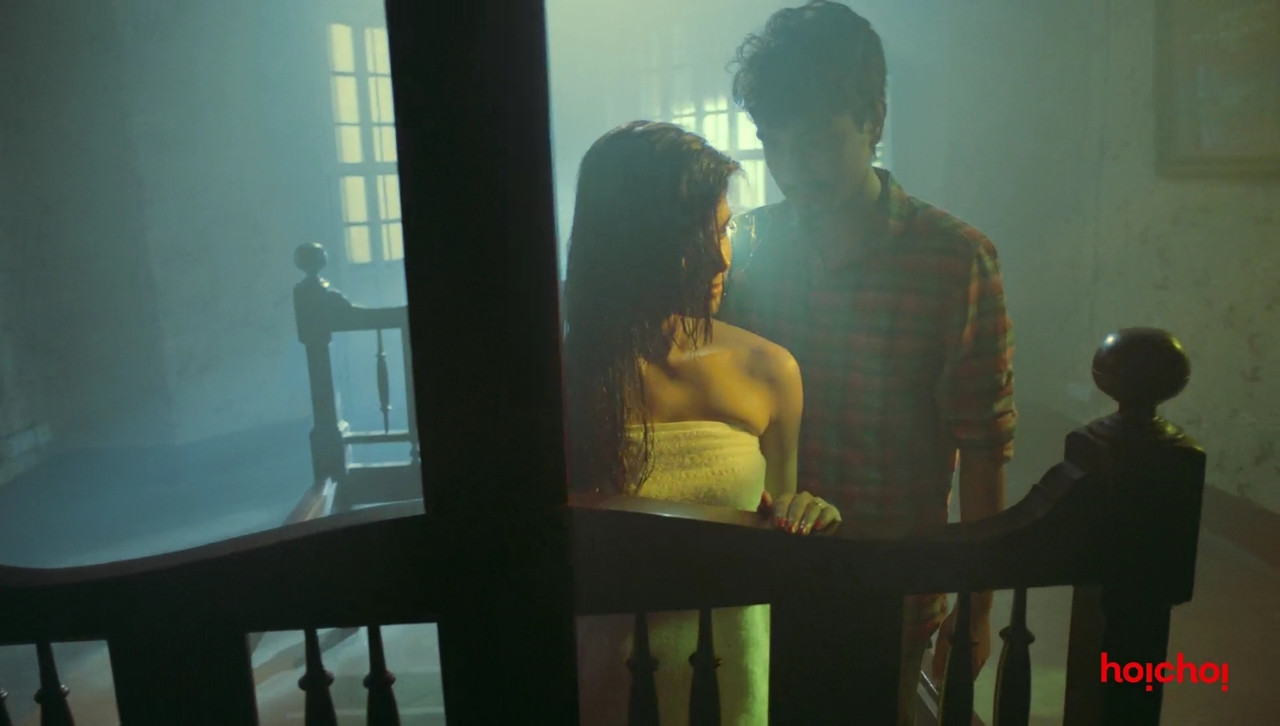 Charitraheen Movie Screenshot