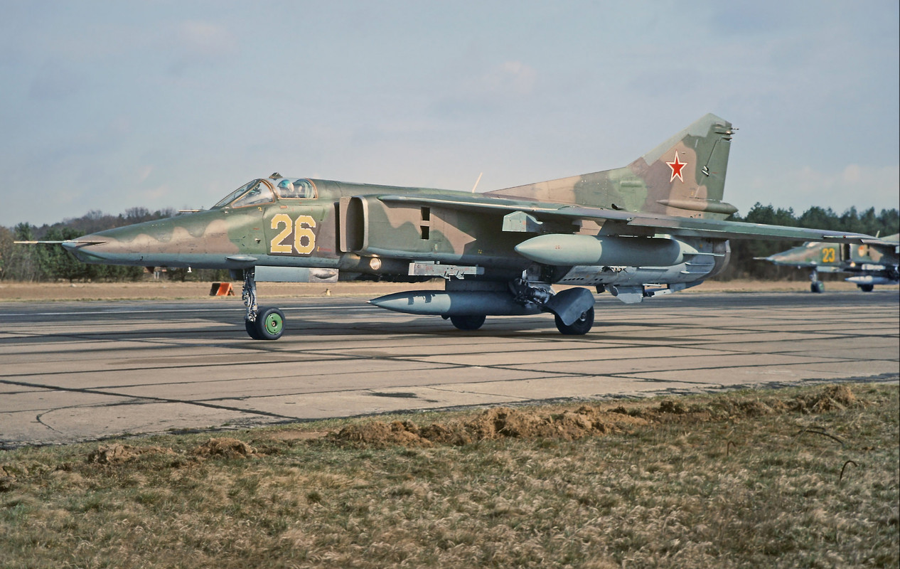 19 GvAPIB Mig-27D Yellow 26_61912558147 (5)