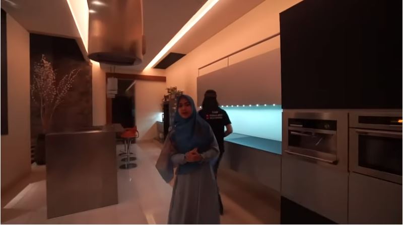 Dapur mewah dan bersih milik Jennifer Jill