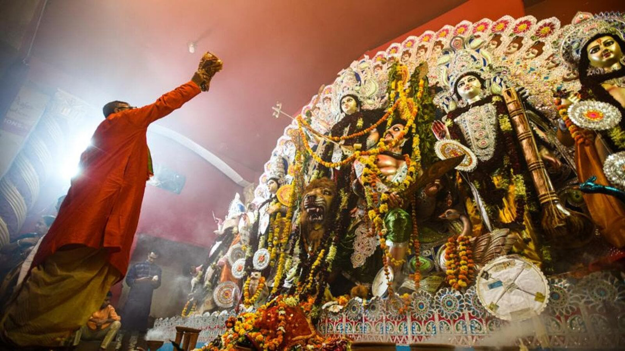 Mamata Hikes Durga Puja Grant