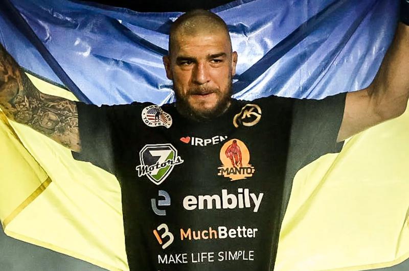 Ярослав Амосов подписва с UFC