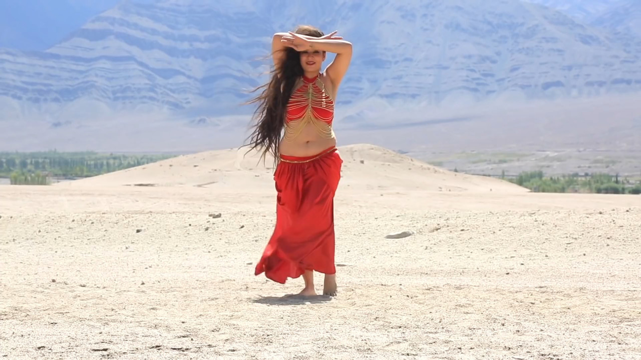 sexy belly dance.mkv_snapshot_02.50.837