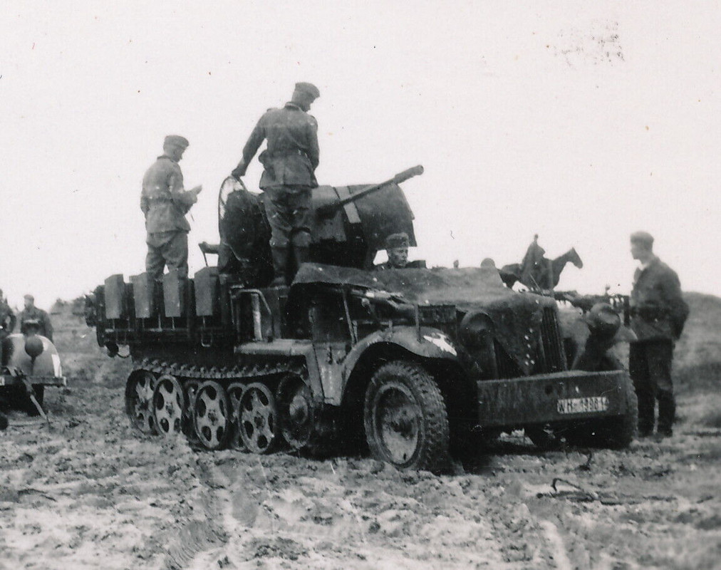 Foto - Halbkette mit aufgebautem Geschütz1