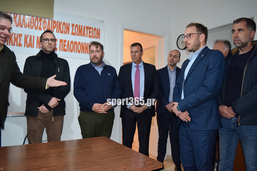 , &Epsilon;&Kappa;&Alpha;&Sigma;&Kappa;&Epsilon;&Nu;&Omicron;&Pi;: &Kappa;&omicron;&pi;ή &pi;ί&tau;&alpha;&sigmaf; &kappa;&alpha;&iota; &tau;&iota;&mu;έ&sigmaf; &sigma;&epsilon; &alpha;&nu;&theta;&rho;ώ&pi;&omicron;&upsilon;&sigmaf; &tau;&omicron;&upsilon; &mu;&pi;ά&sigma;&kappa;&epsilon;&tau; (&phi;&omega;&tau;. & &beta;ί&nu;&tau;&epsilon;&omicron;)