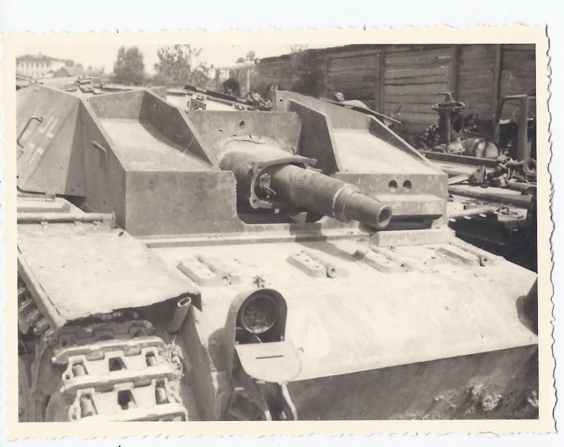 Panzer Sturmgeschütz Abteilung u zerstörte Russi