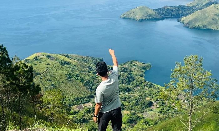 Wisata Indah Sippan, tempat wisata untuk menikmati keindahan Danua Toba dari ketinggian.
