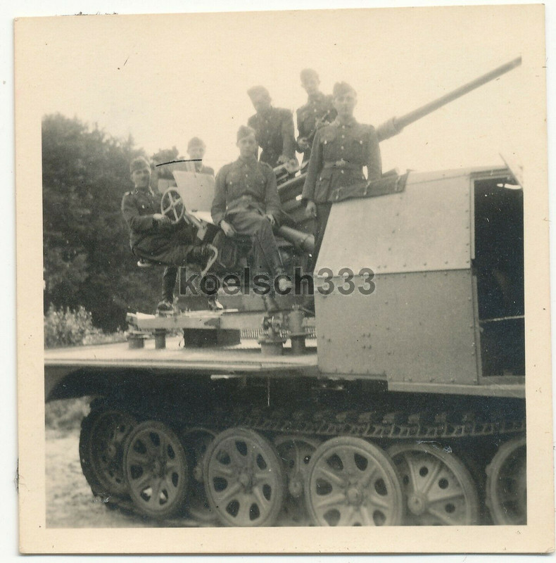 Foto 3,7cm Flak(Sf) auf Panzer Halbkette Sd.Kfz.7-2 in Hoyerswege Pz.Jg.Abt. 291b