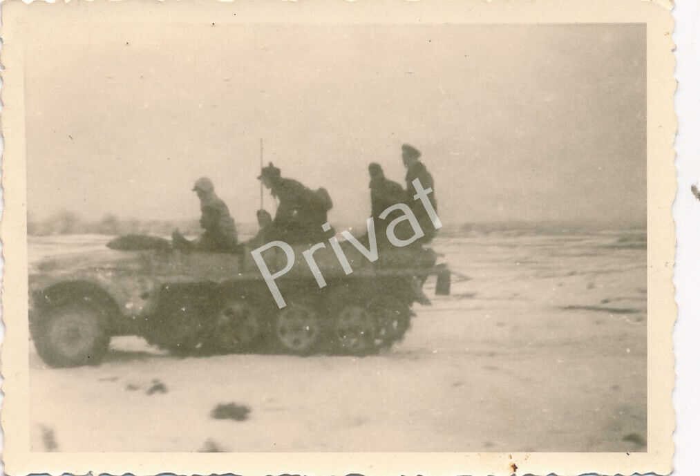 Foto WK II Wehrmacht Soldaten Fahrzeuge SDKFZ MD 598 Schützenpanzer