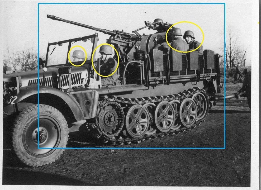 Foto Panzerspähwagen mit Geschütz