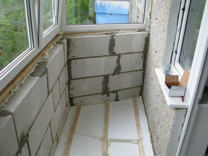 Ремонт пола на балконе выбор материала и защита от влаги.