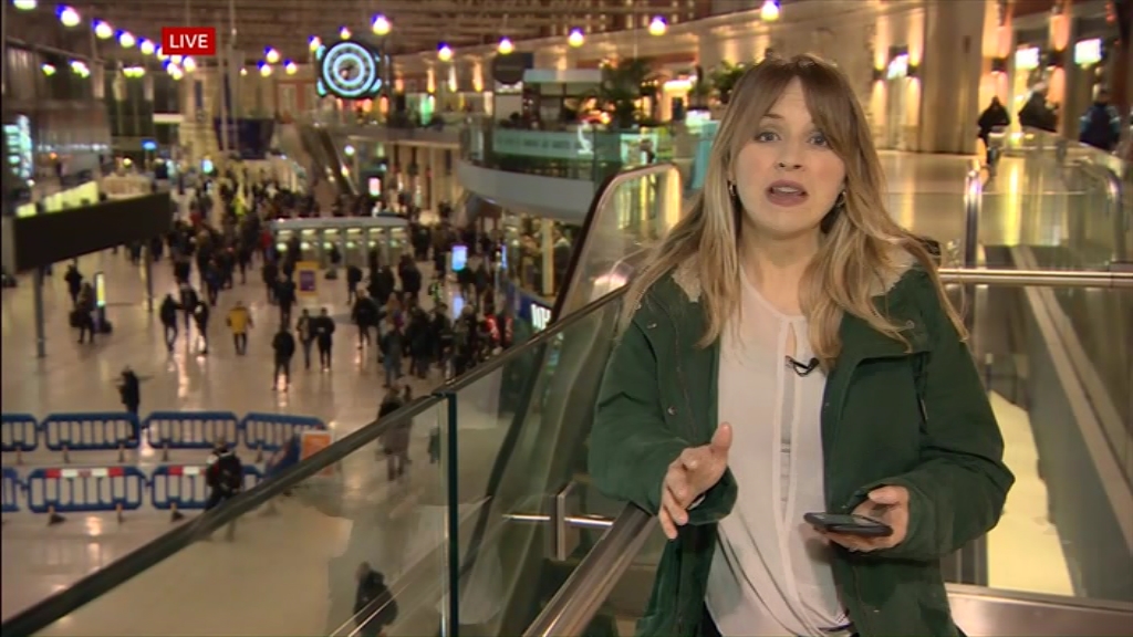 BBC London News_20220218_18301900.ts_snapshot_12.23.811