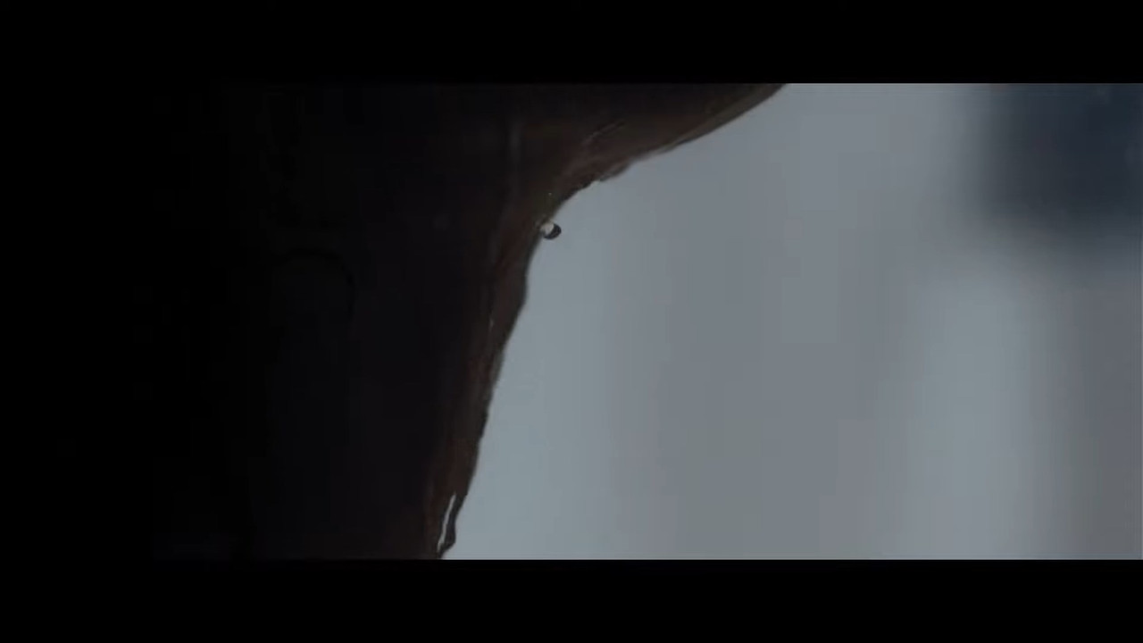 _Madhuri Braganza hot song from Hey Manmadhaa.webm_snapshot_01.25.367