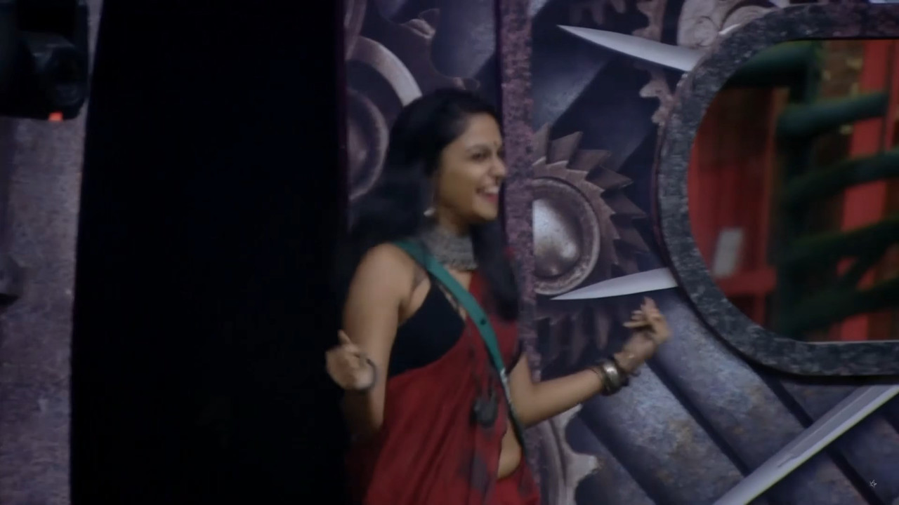 Big Boss Lachu Hot pierced Navel compilation.mkv_snapshot_02.44.964