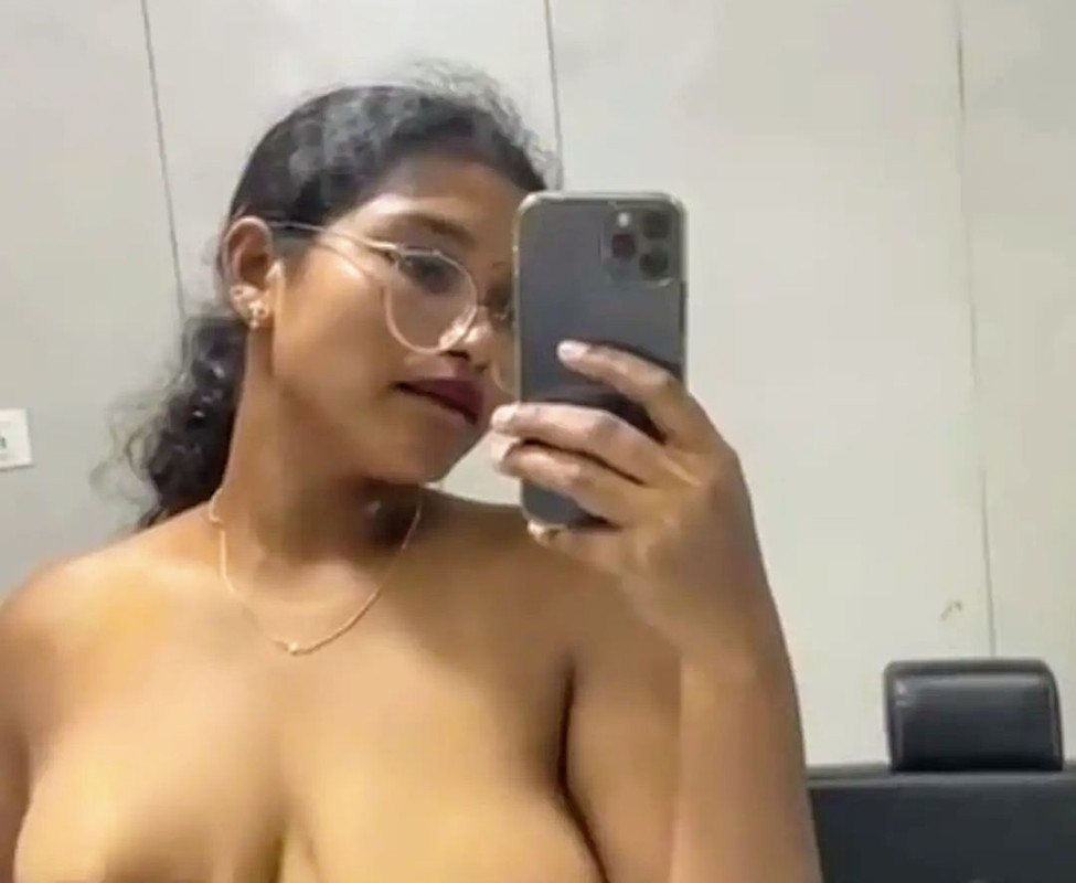 Desi Tamil wife pressing boobs viral video mms