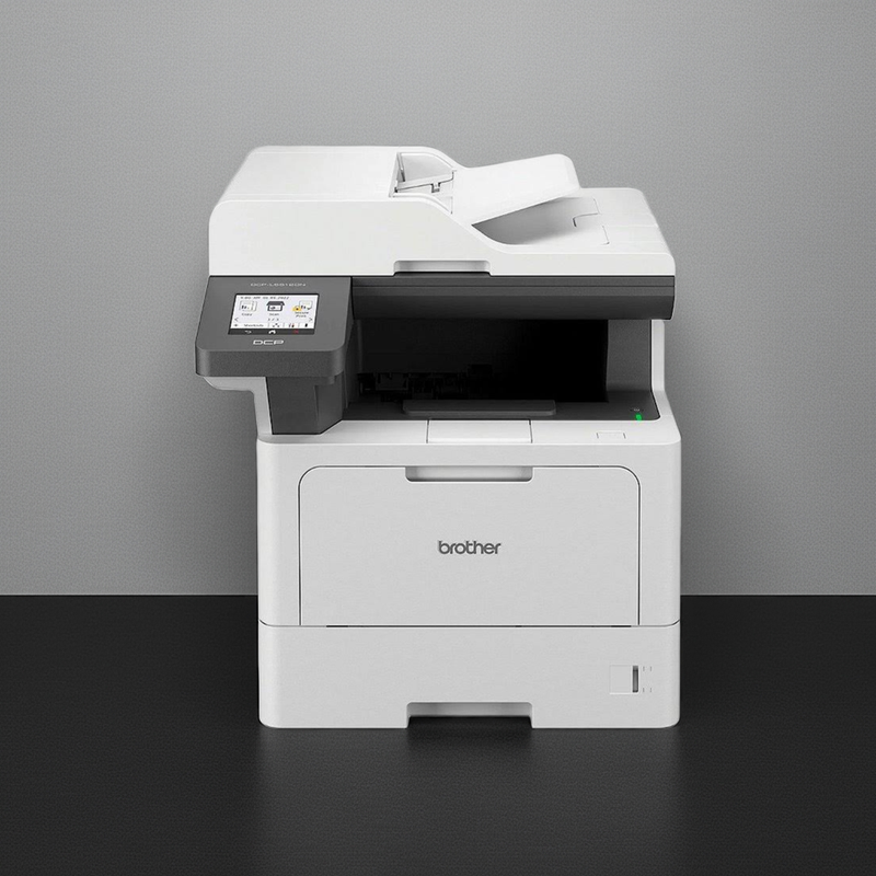Visão frontal da multifuncional Brother DCPL5512DN