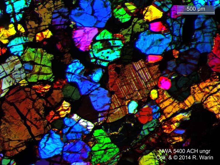 Un chondre à olivine barrée BO sous la loupe !!! NWA-5400-ACHungr-01-R