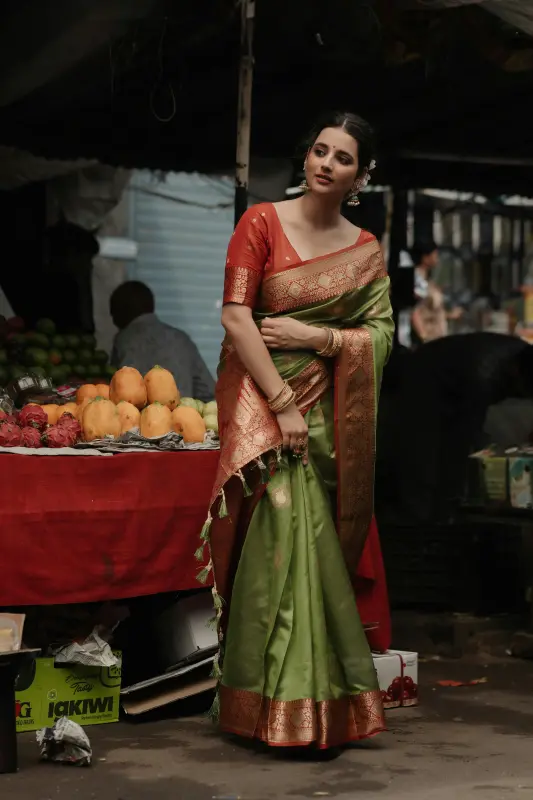 Rajwada Market - Local Street and Guests