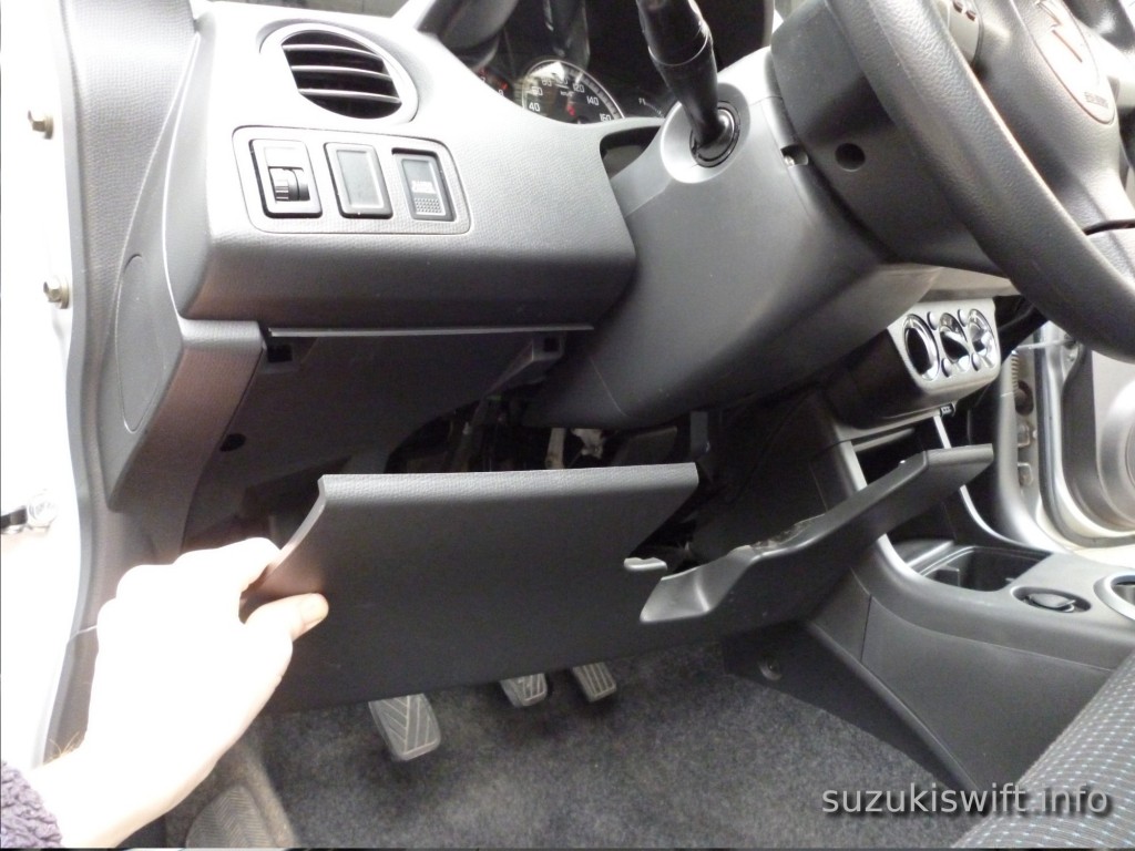 How-to-remove-the-stereo-from-a-ZC11S-2006-Suzuk