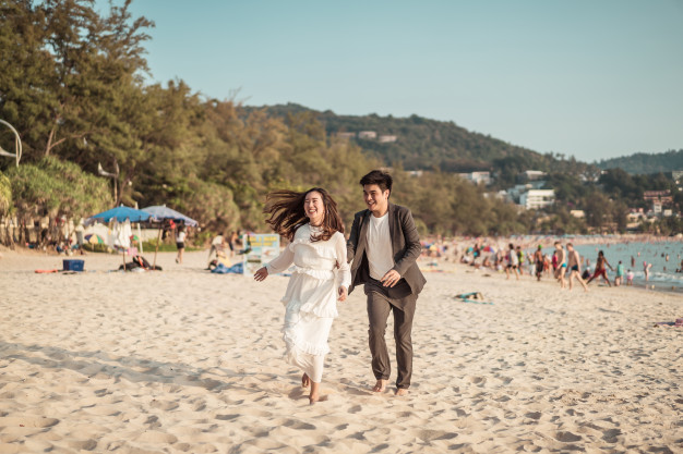 Ilustrasi kencan di pantai