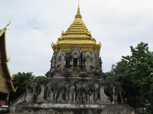 TAILANDIA Y CAMBOYA POR MENOS DE 1000€, VIAJE MARCA DE LA CASA - Blogs de Tailandia - Día 8 - Chiang Mai: Templos en moto y Sunday Night Market (8)