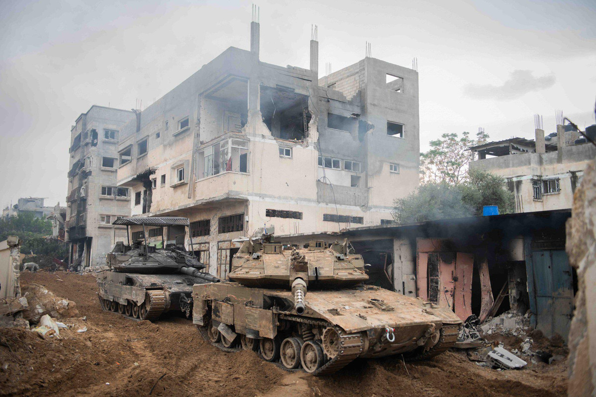 Photos de guerre Israel/Gaza - Page 3 Les-heros-sont-fatigues