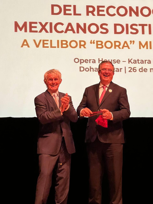 Bora Milutinovic es un “Mexicano Distinguido”; lo reconoce Ebrard