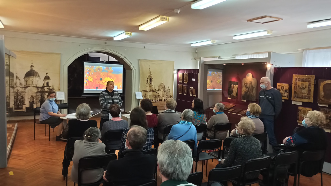 Родоведы во время заседания клуба