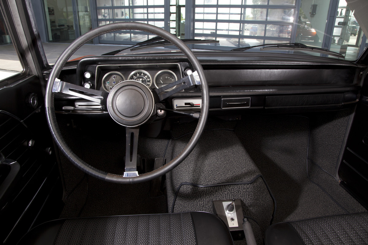 P90108482_highRes_bmw-1602-electric-12