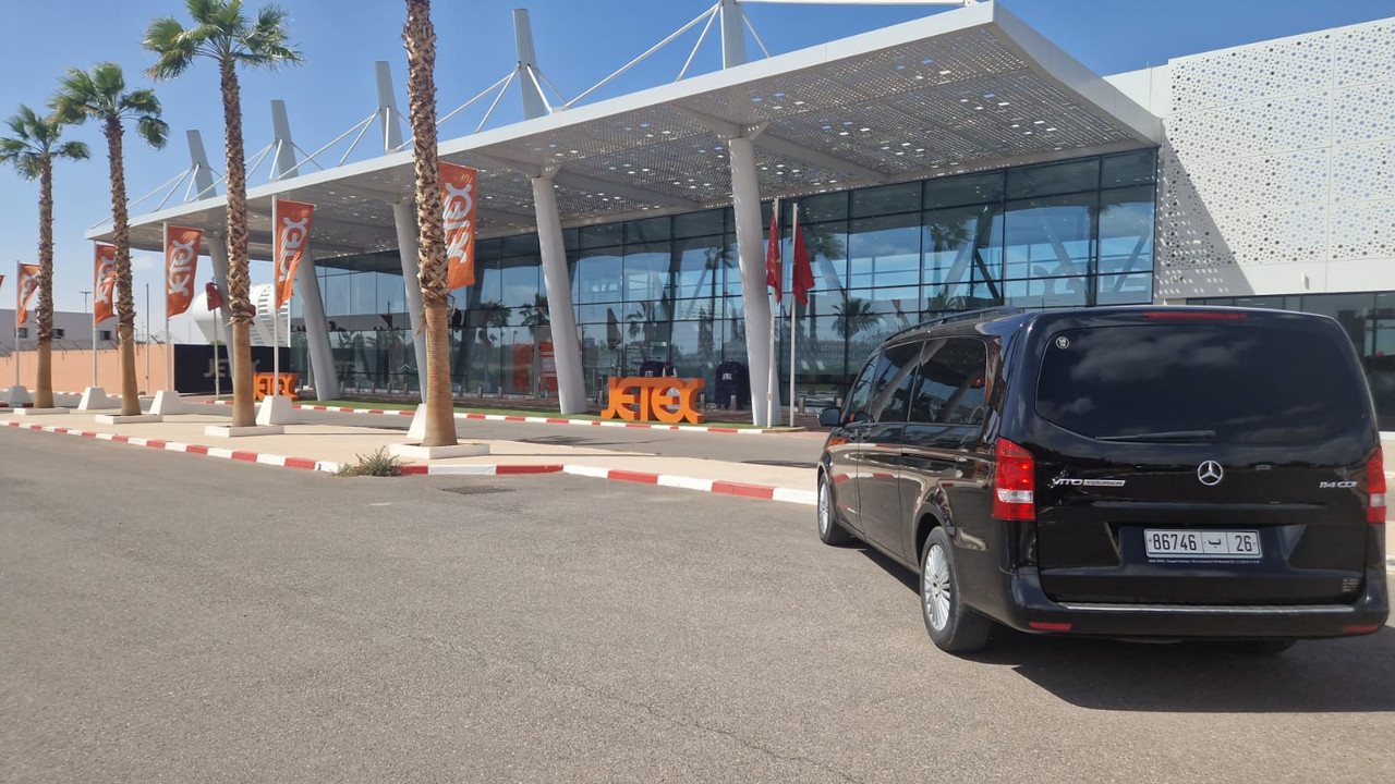 Van ou minibus pour transport de groupe lors d’un événement à Marrakech