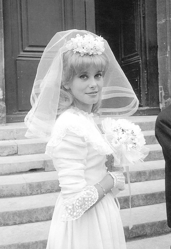 catherine_deneuve_mb61
