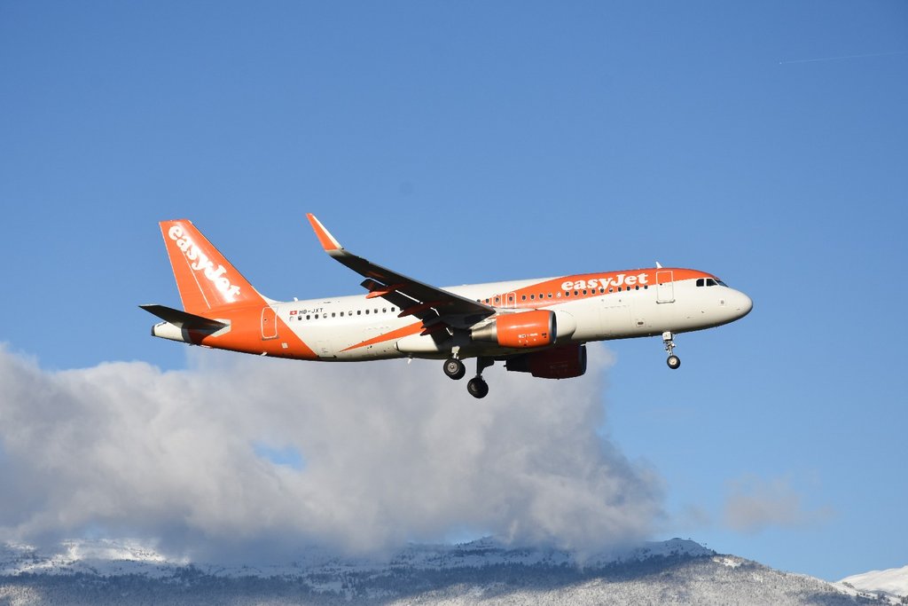 DSC-2579-Airbus-A320-214-HB-JXT-a-Geneve