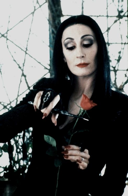 anjelica huston morticia