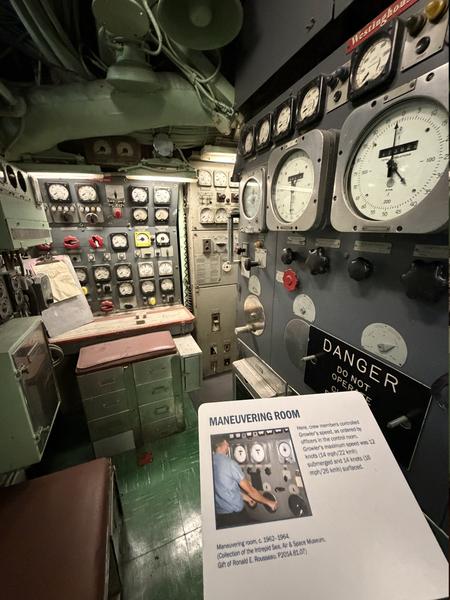 94-maneuvering-room-10.jpg