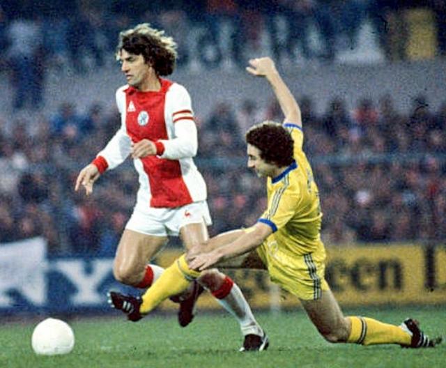 [Image: Ruud-Krol-Martin-O-Neill.jpg]