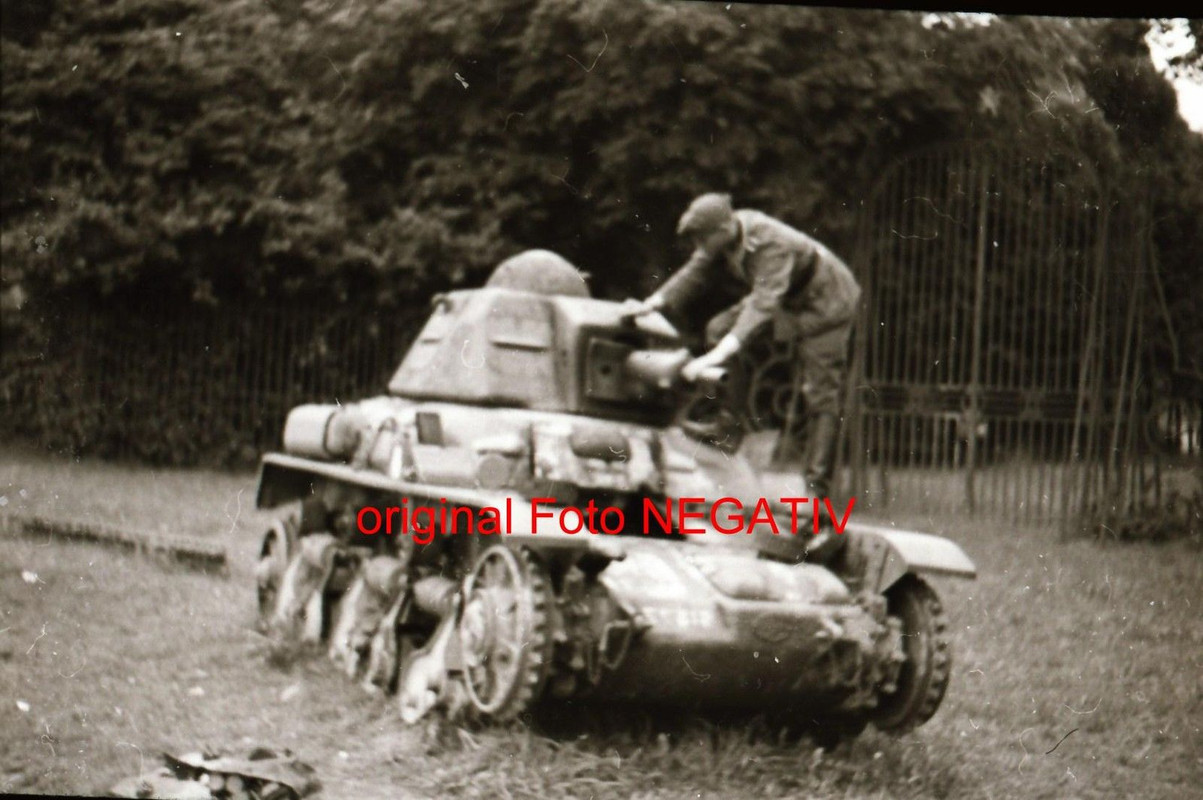Foto 2 WK, org. Negativ,Panzer französischer Beu
