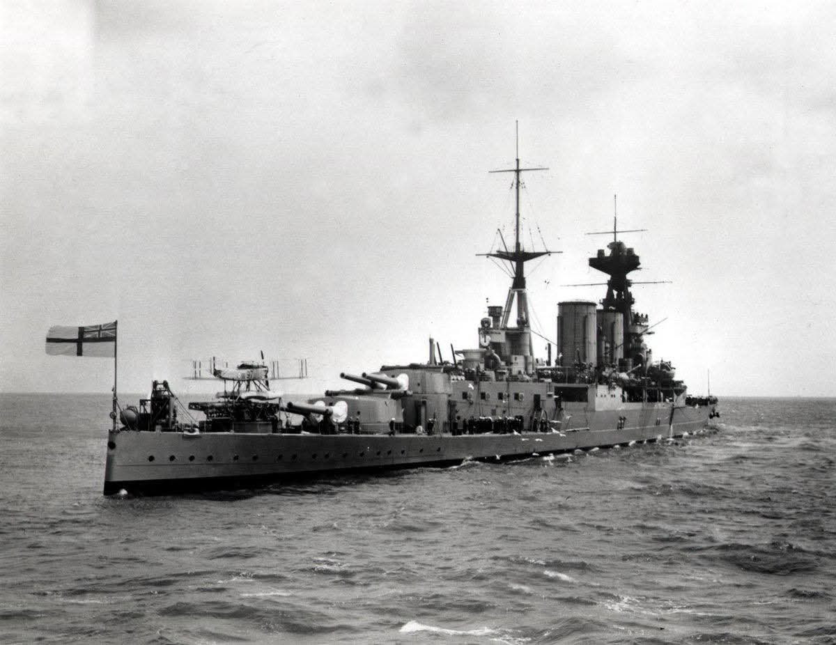 HMS-Hood-aleta-de-estribor.jpg
